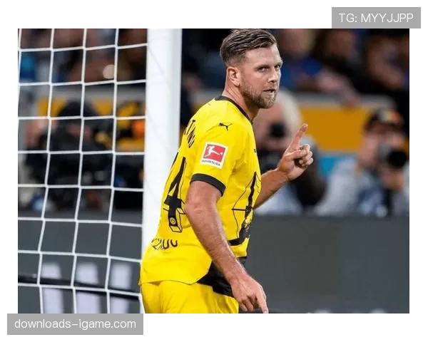 多特蒙德客场1-0力克曼联,罗伊斯助攻马伦打入制胜球 多特蒙德客场1-0力克曼联,罗伊斯助攻马伦打入制胜球